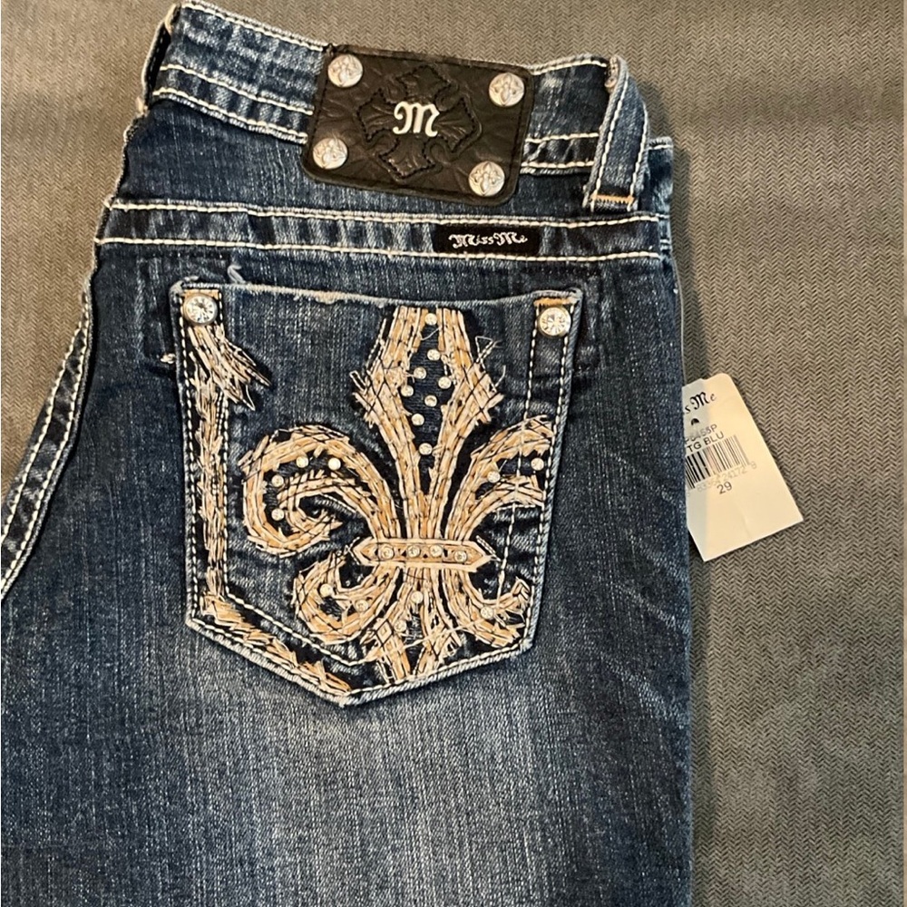 Miss Me Capri Cropped Blue Jeans with rhinestones. Size: 28/29 NEW